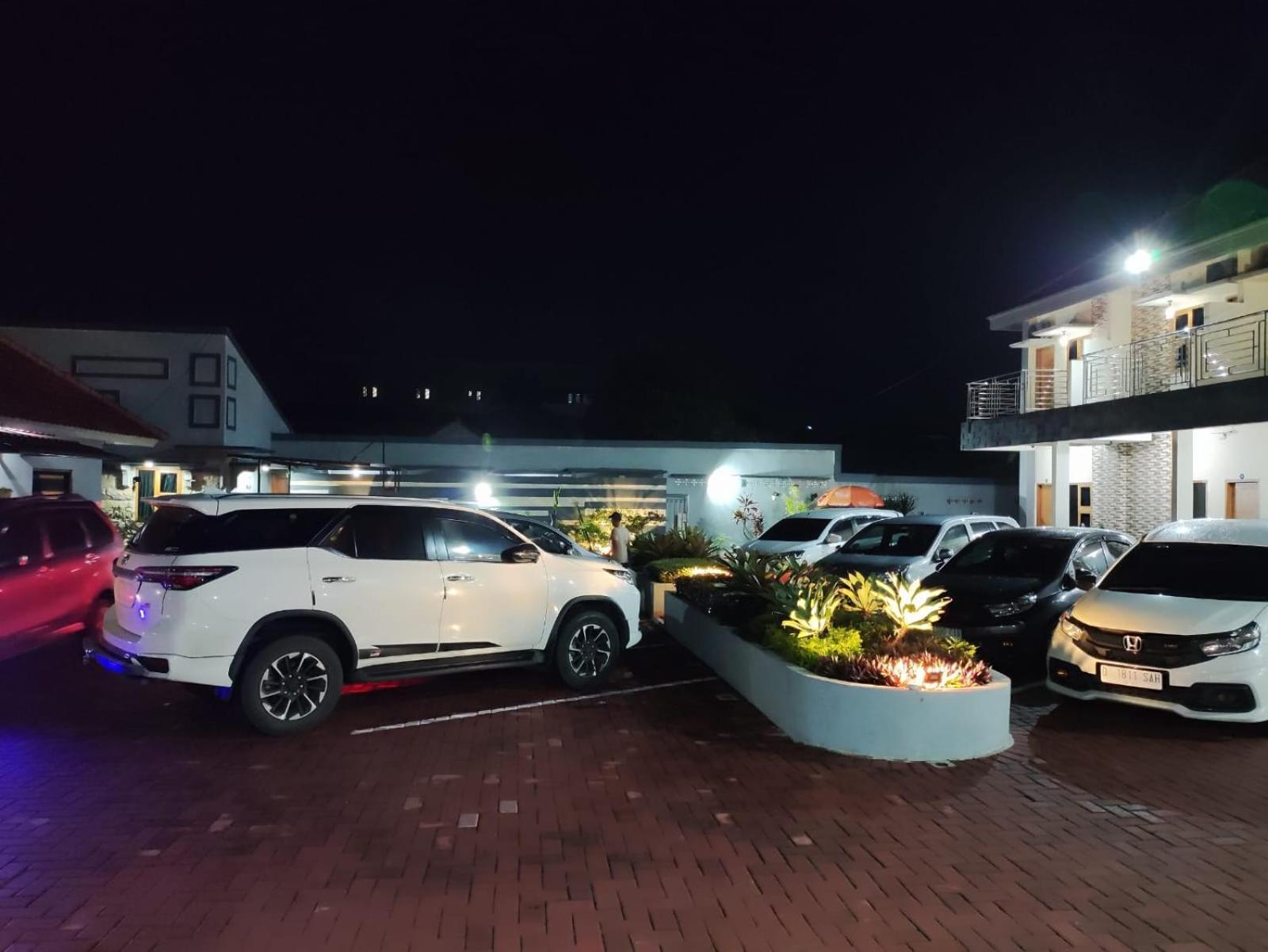 Hotel Cibening ปูร์วาการ์ตา ภายนอก รูปภาพ