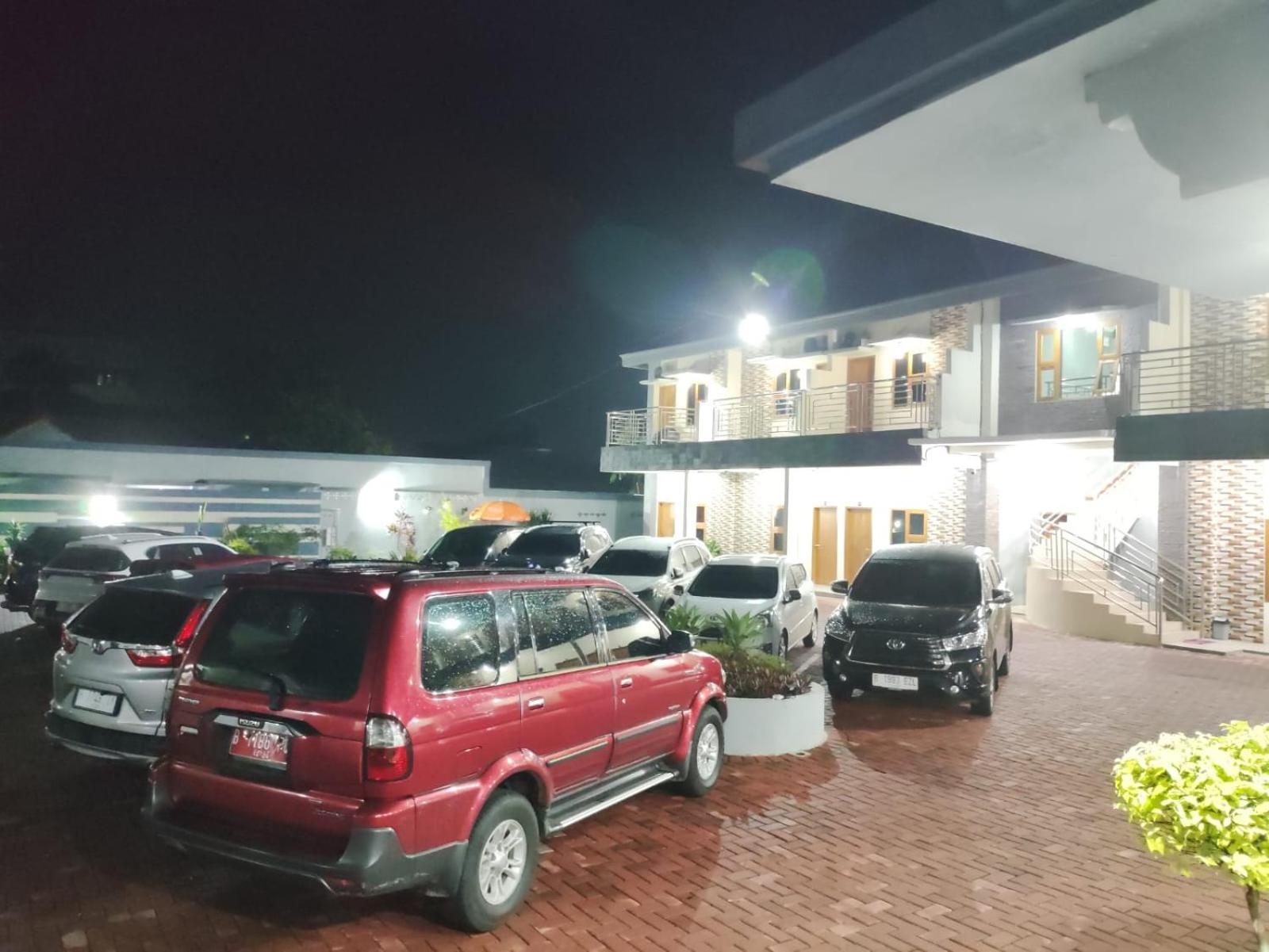 Hotel Cibening ปูร์วาการ์ตา ภายนอก รูปภาพ