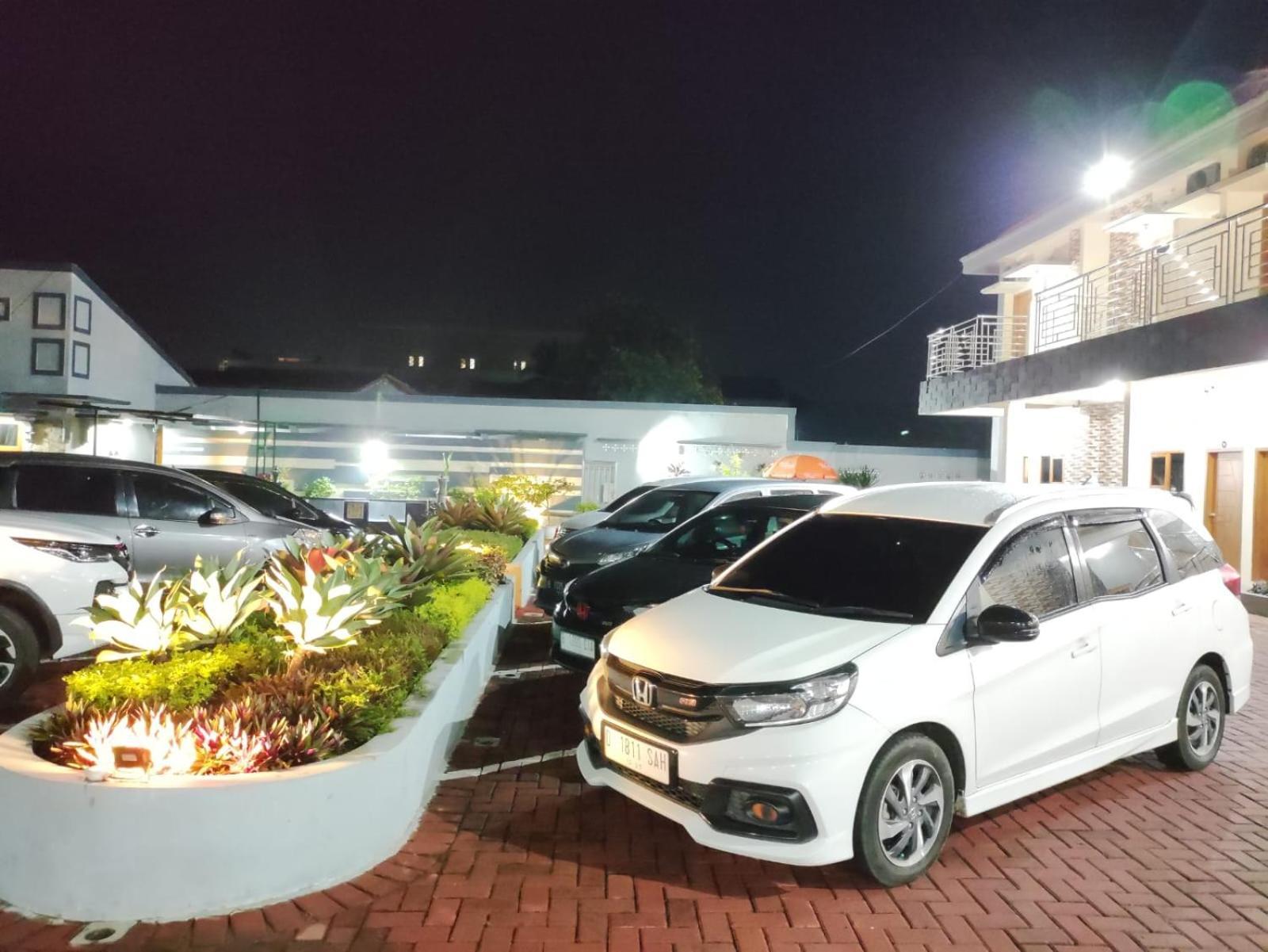 Hotel Cibening ปูร์วาการ์ตา ภายนอก รูปภาพ