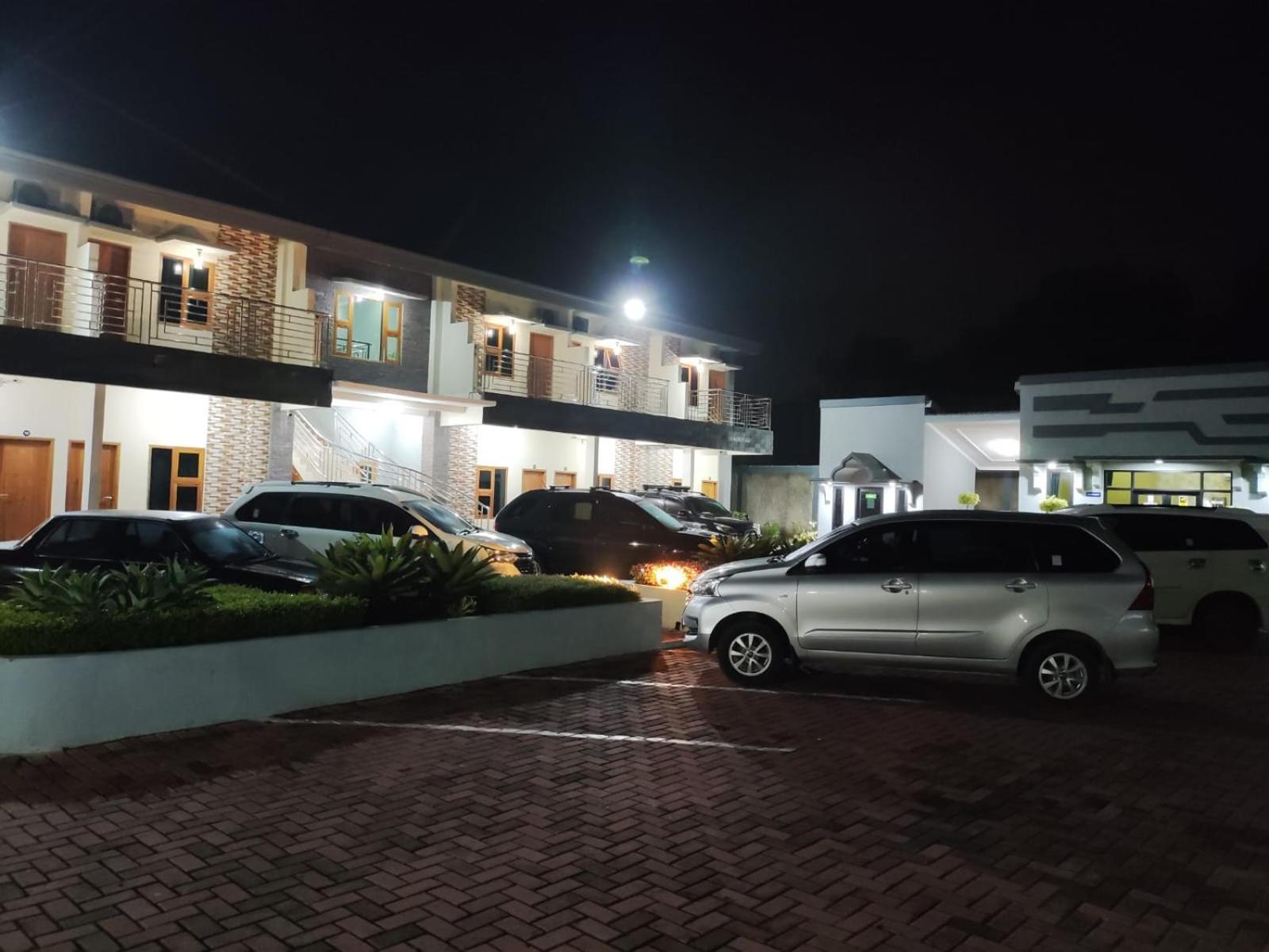 Hotel Cibening ปูร์วาการ์ตา ภายนอก รูปภาพ