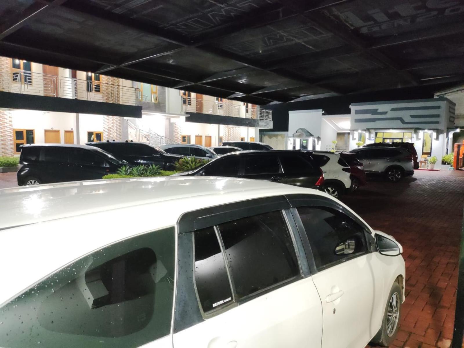 Hotel Cibening ปูร์วาการ์ตา ภายนอก รูปภาพ