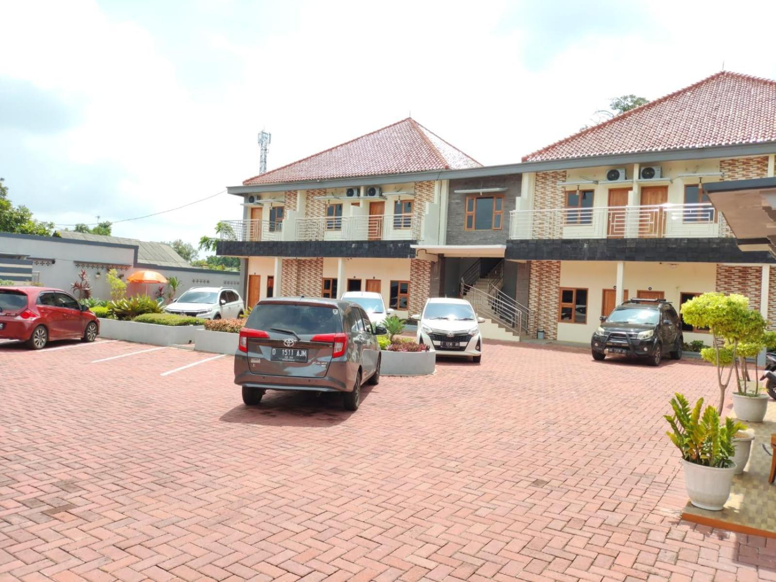 Hotel Cibening ปูร์วาการ์ตา ภายนอก รูปภาพ