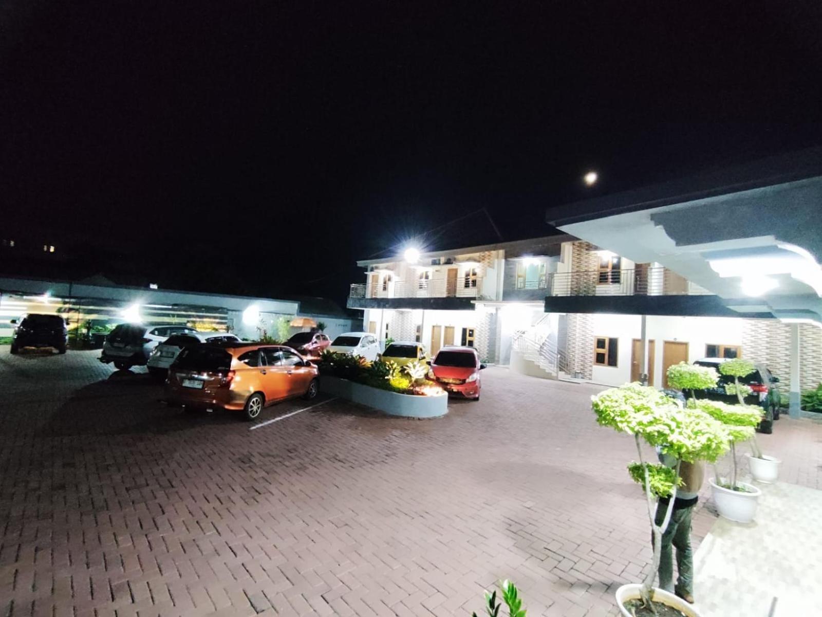 Hotel Cibening ปูร์วาการ์ตา ภายนอก รูปภาพ