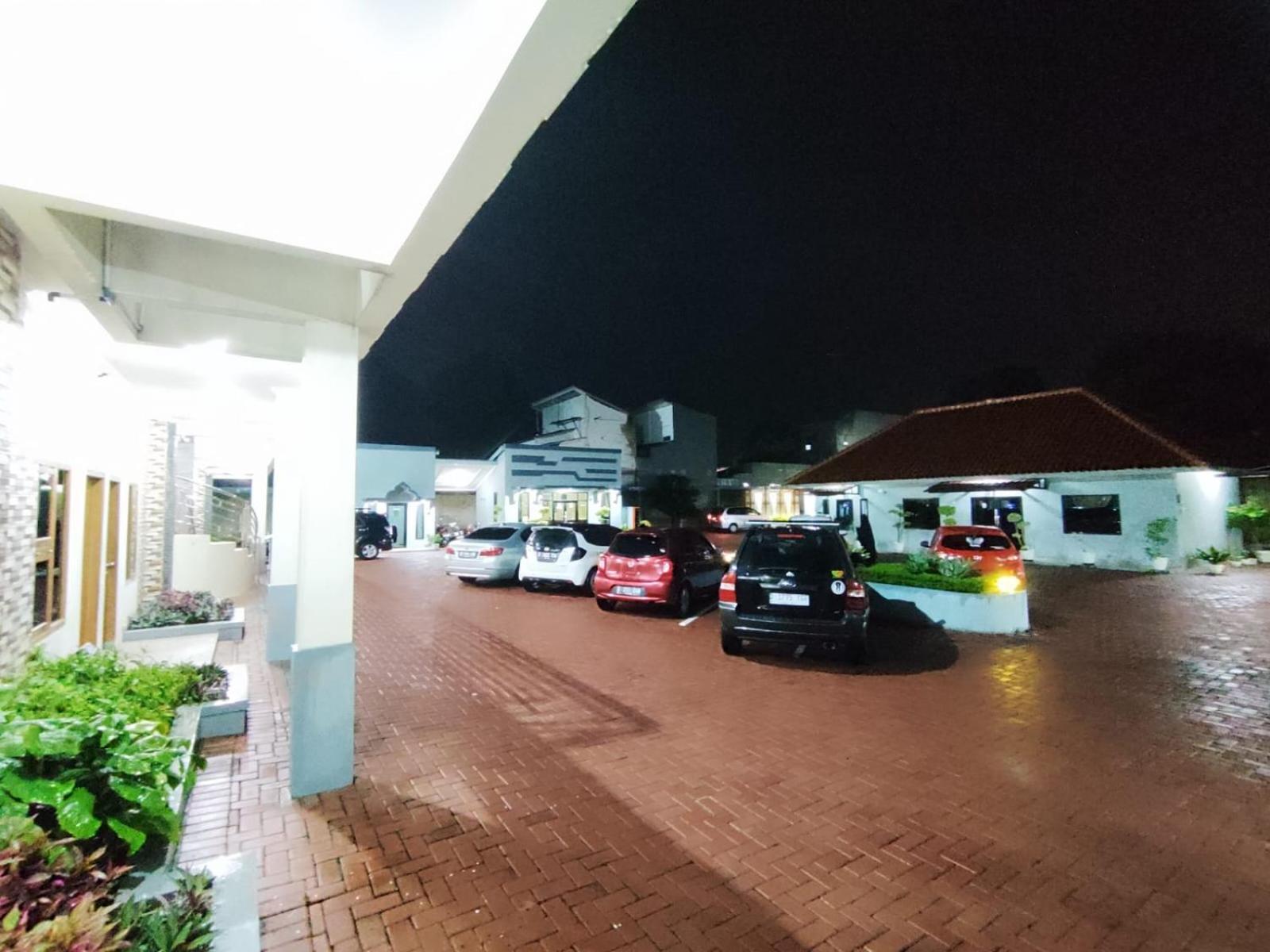 Hotel Cibening ปูร์วาการ์ตา ภายนอก รูปภาพ