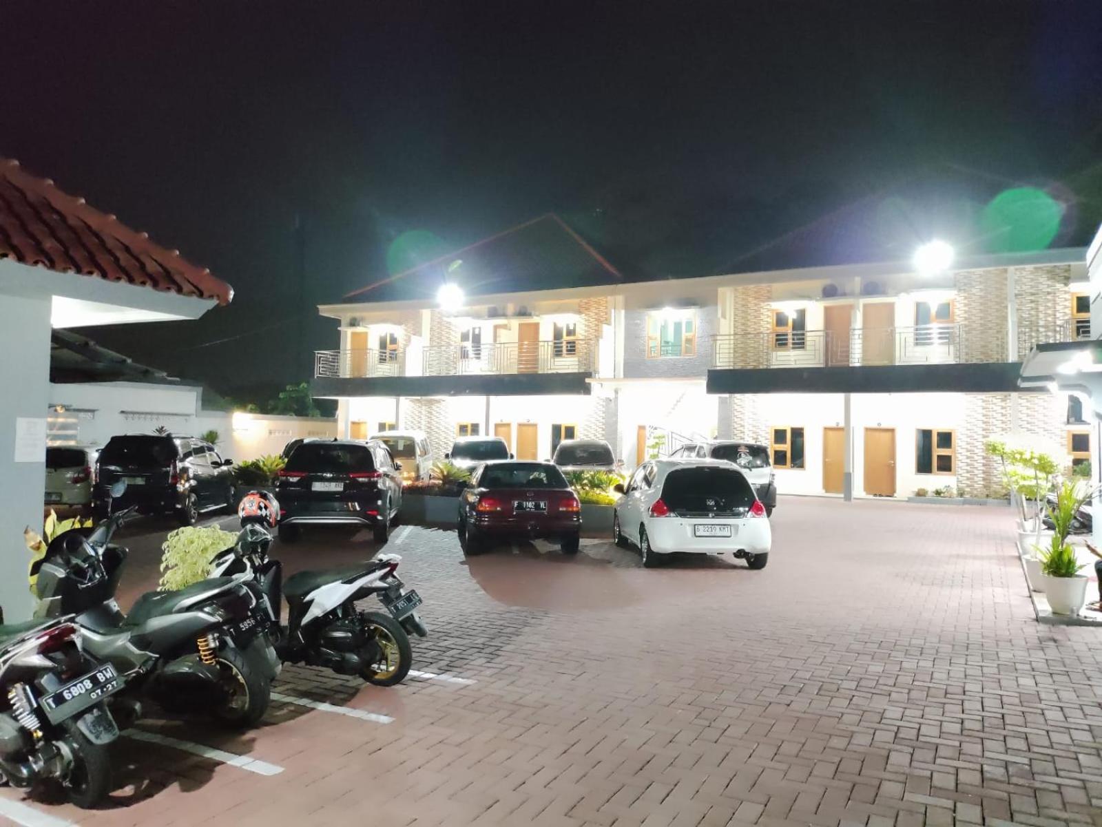 Hotel Cibening ปูร์วาการ์ตา ภายนอก รูปภาพ