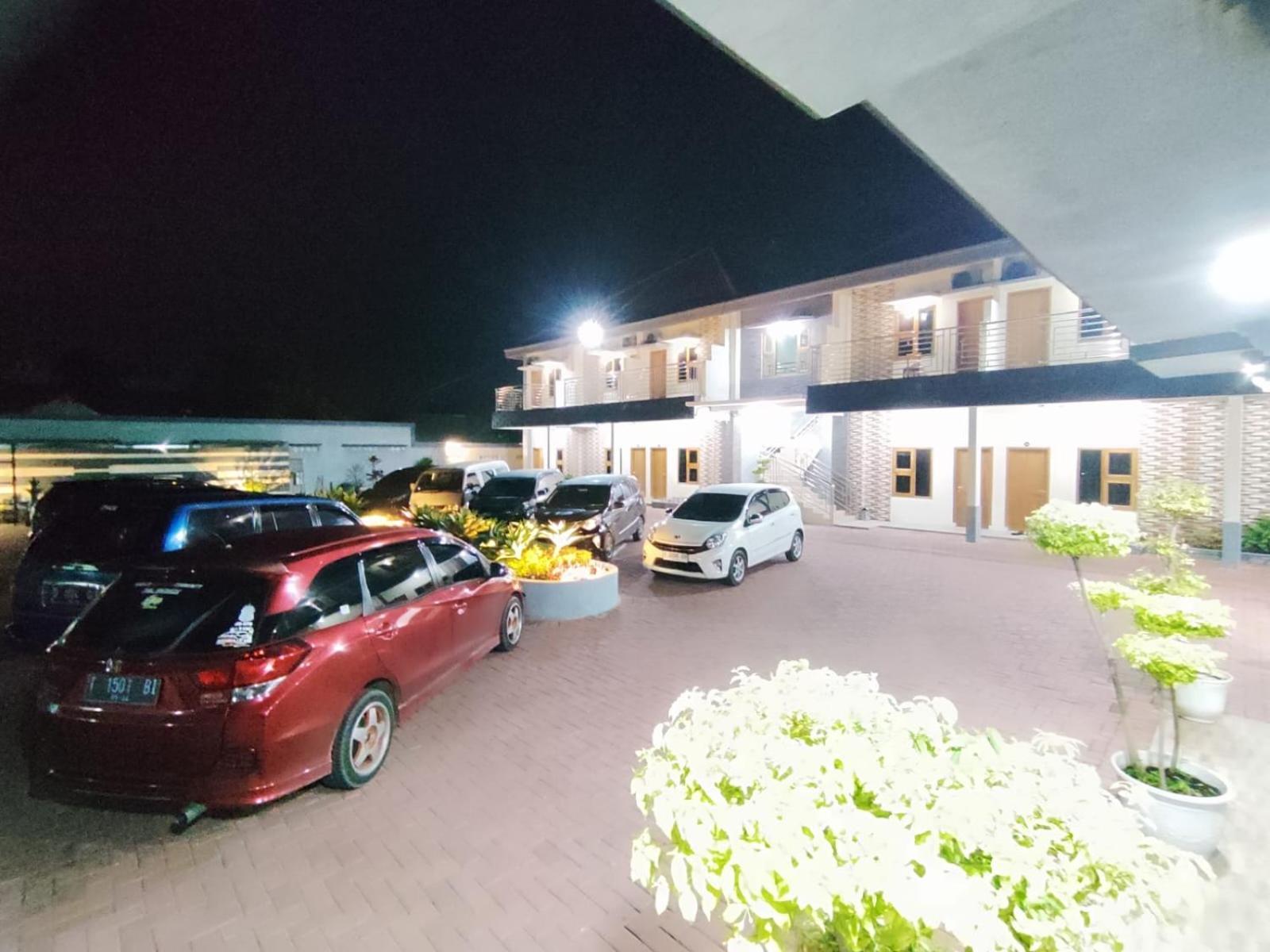 Hotel Cibening ปูร์วาการ์ตา ภายนอก รูปภาพ