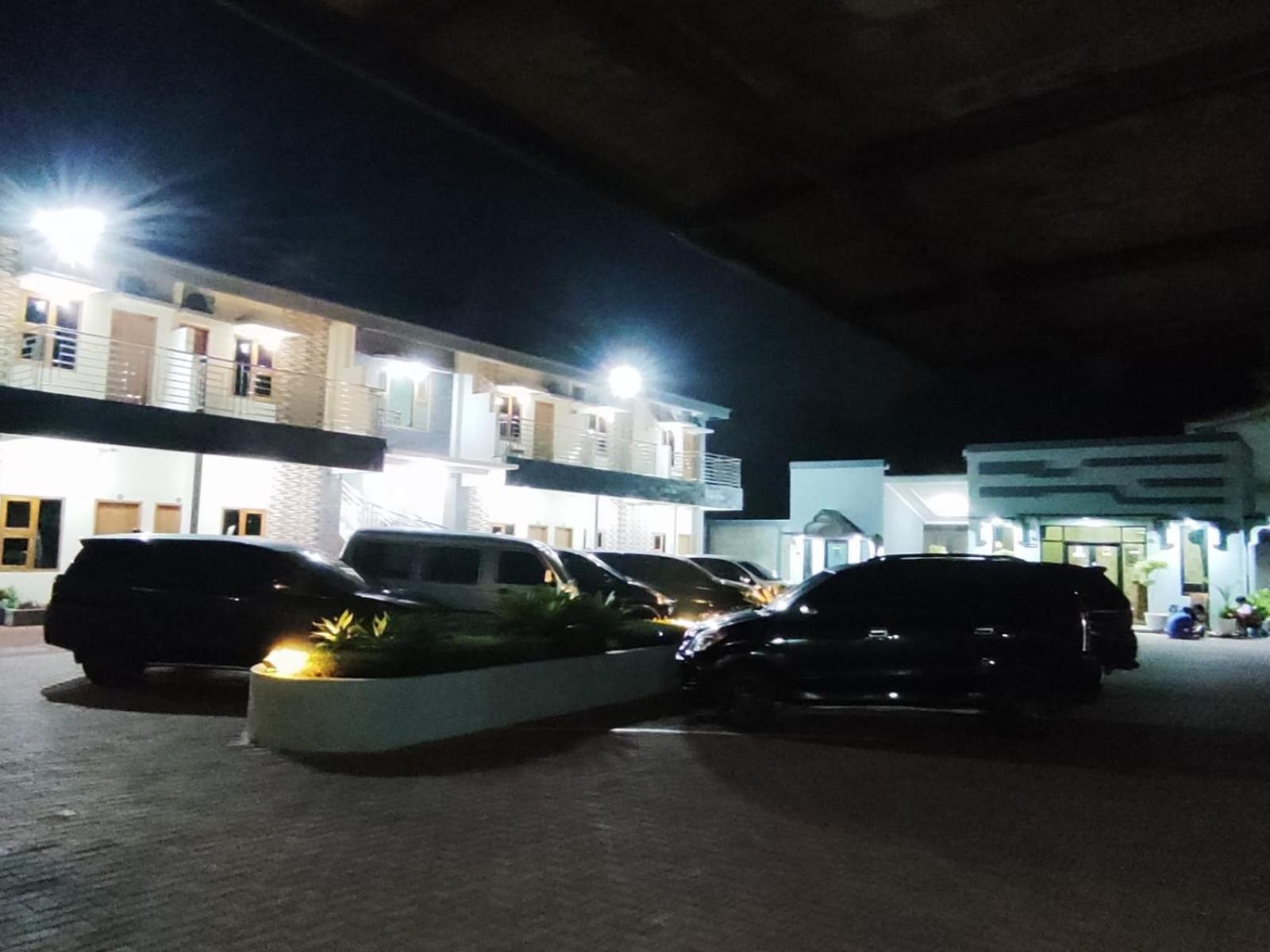 Hotel Cibening ปูร์วาการ์ตา ภายนอก รูปภาพ