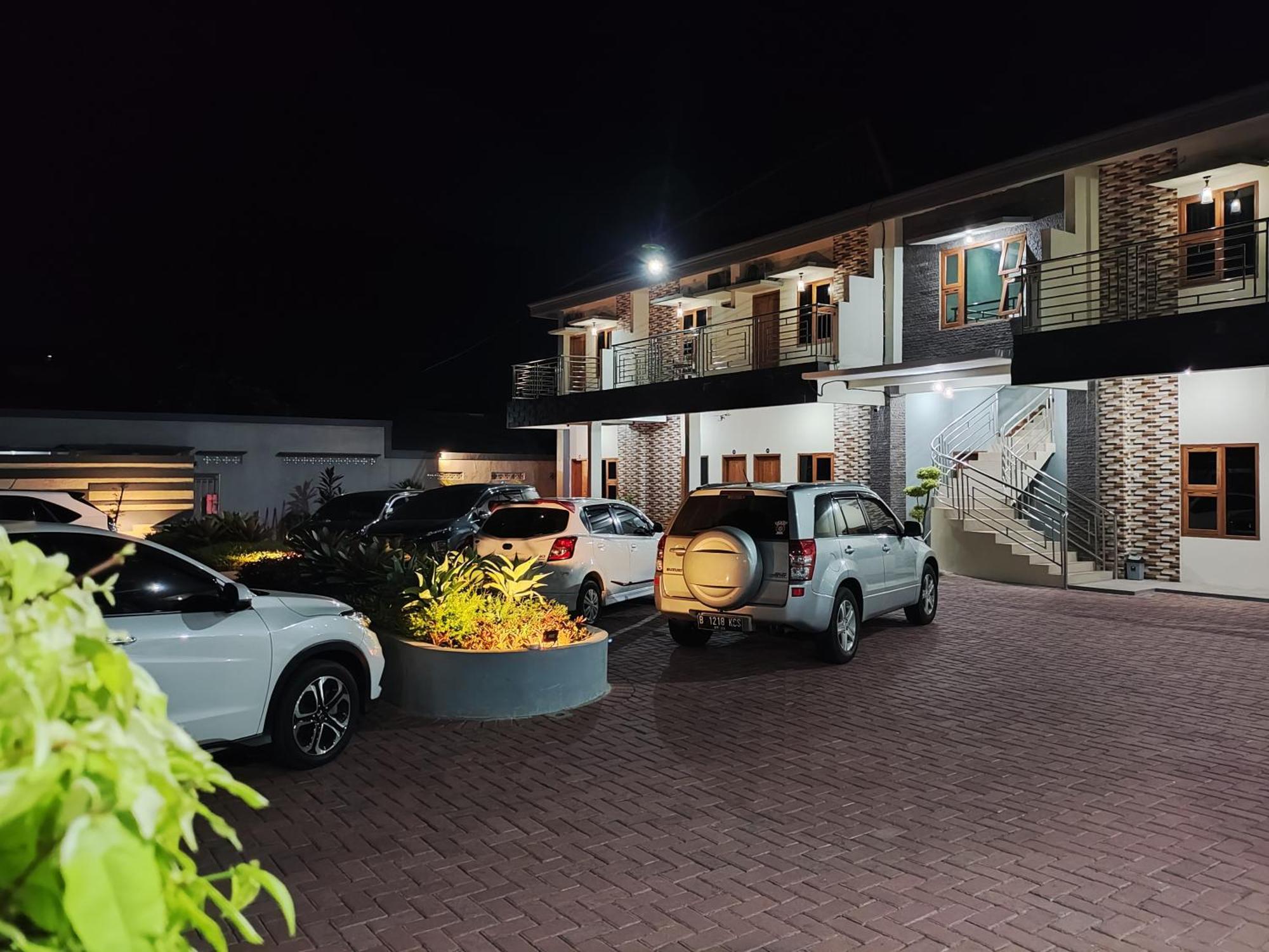 Hotel Cibening ปูร์วาการ์ตา ภายนอก รูปภาพ