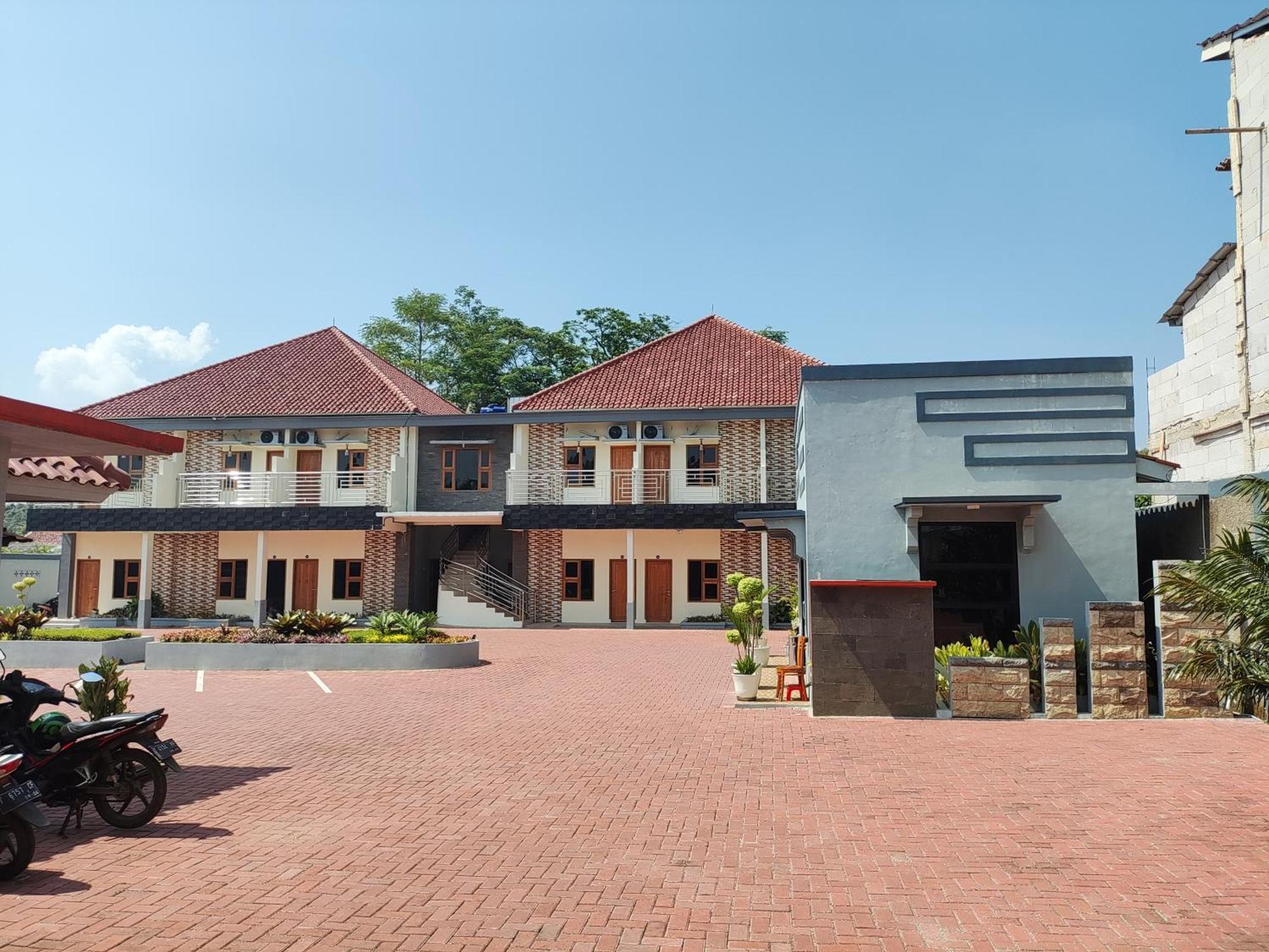 Hotel Cibening ปูร์วาการ์ตา ภายนอก รูปภาพ