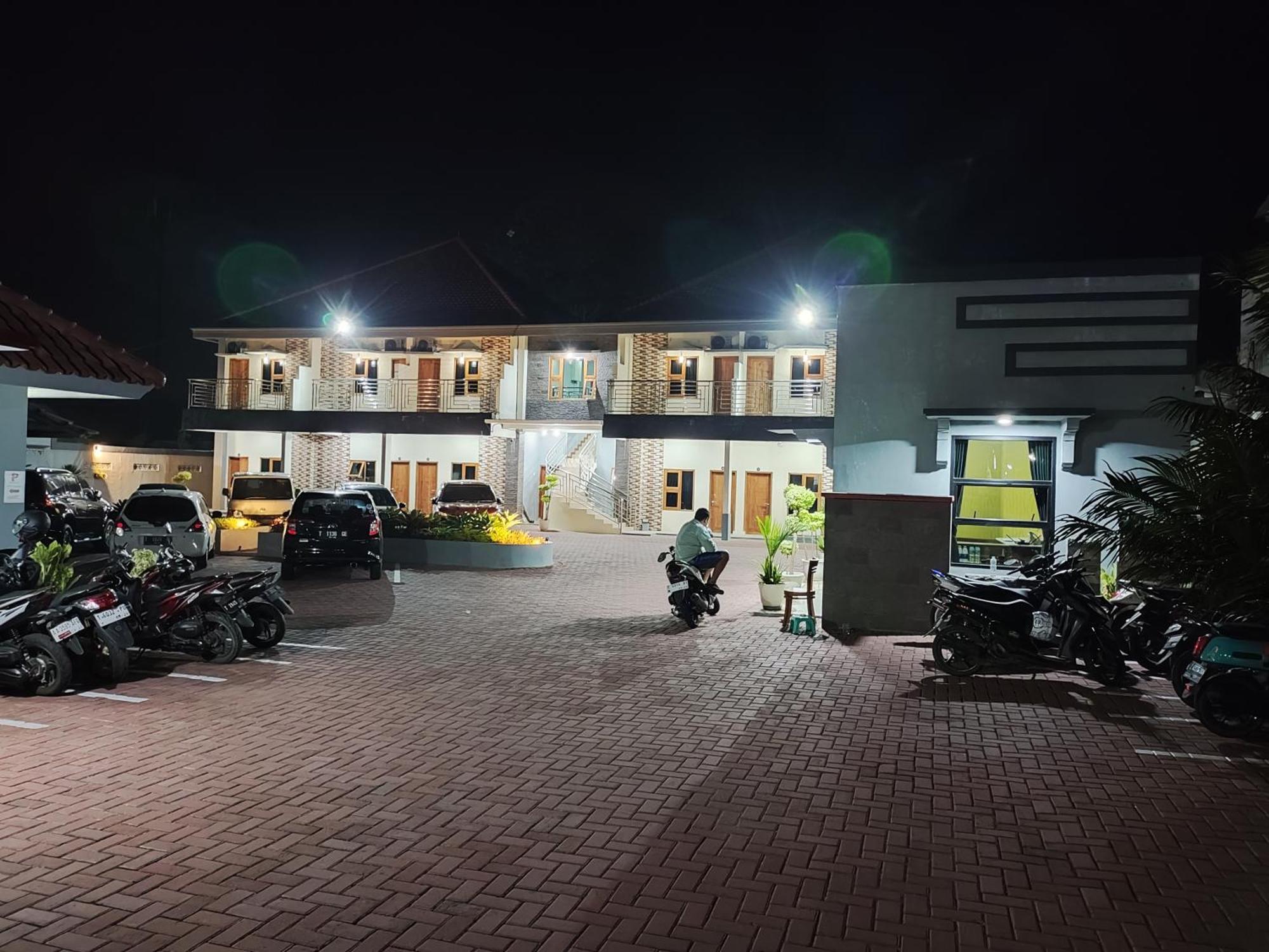 Hotel Cibening ปูร์วาการ์ตา ภายนอก รูปภาพ