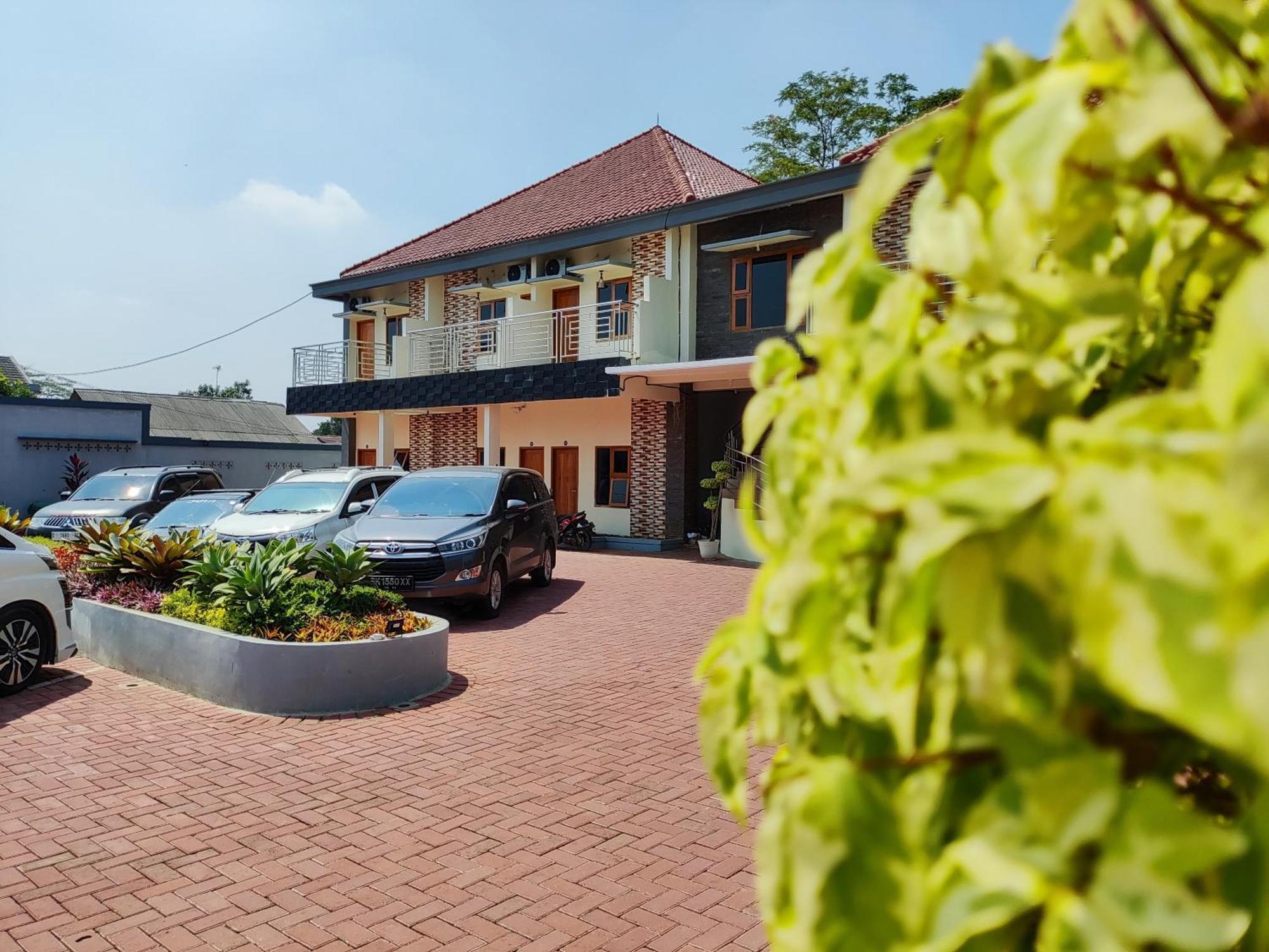 Hotel Cibening ปูร์วาการ์ตา ภายนอก รูปภาพ