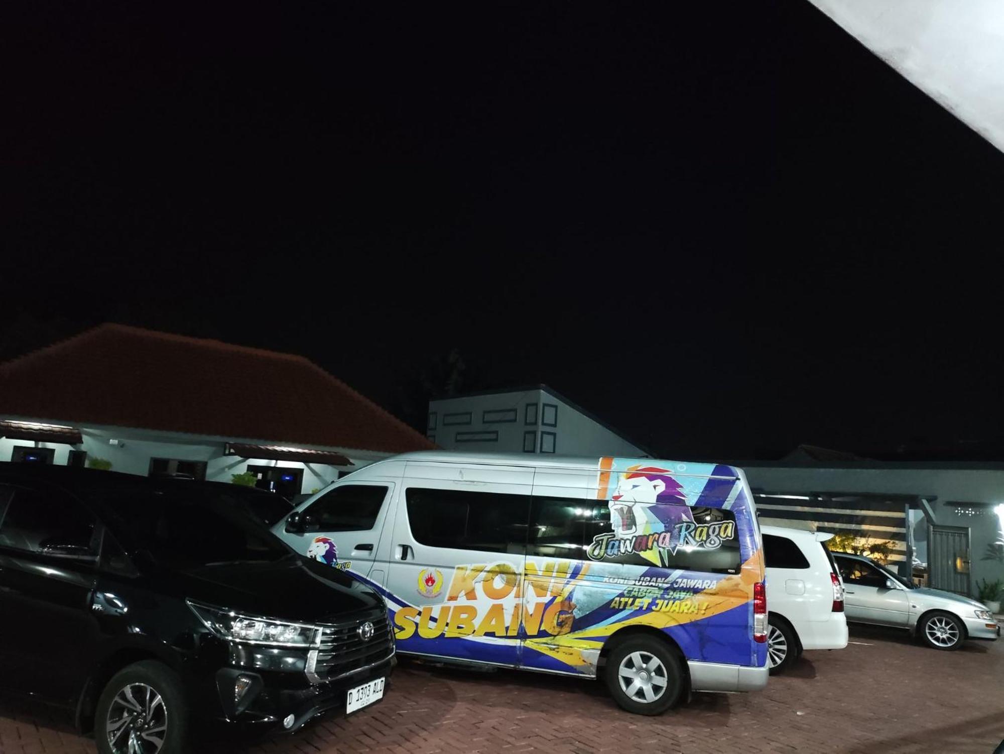 Hotel Cibening ปูร์วาการ์ตา ภายนอก รูปภาพ