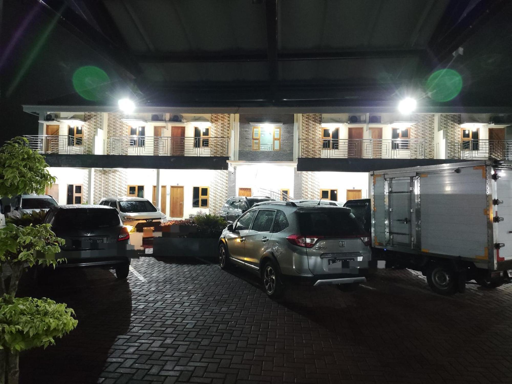 Hotel Cibening ปูร์วาการ์ตา ภายนอก รูปภาพ