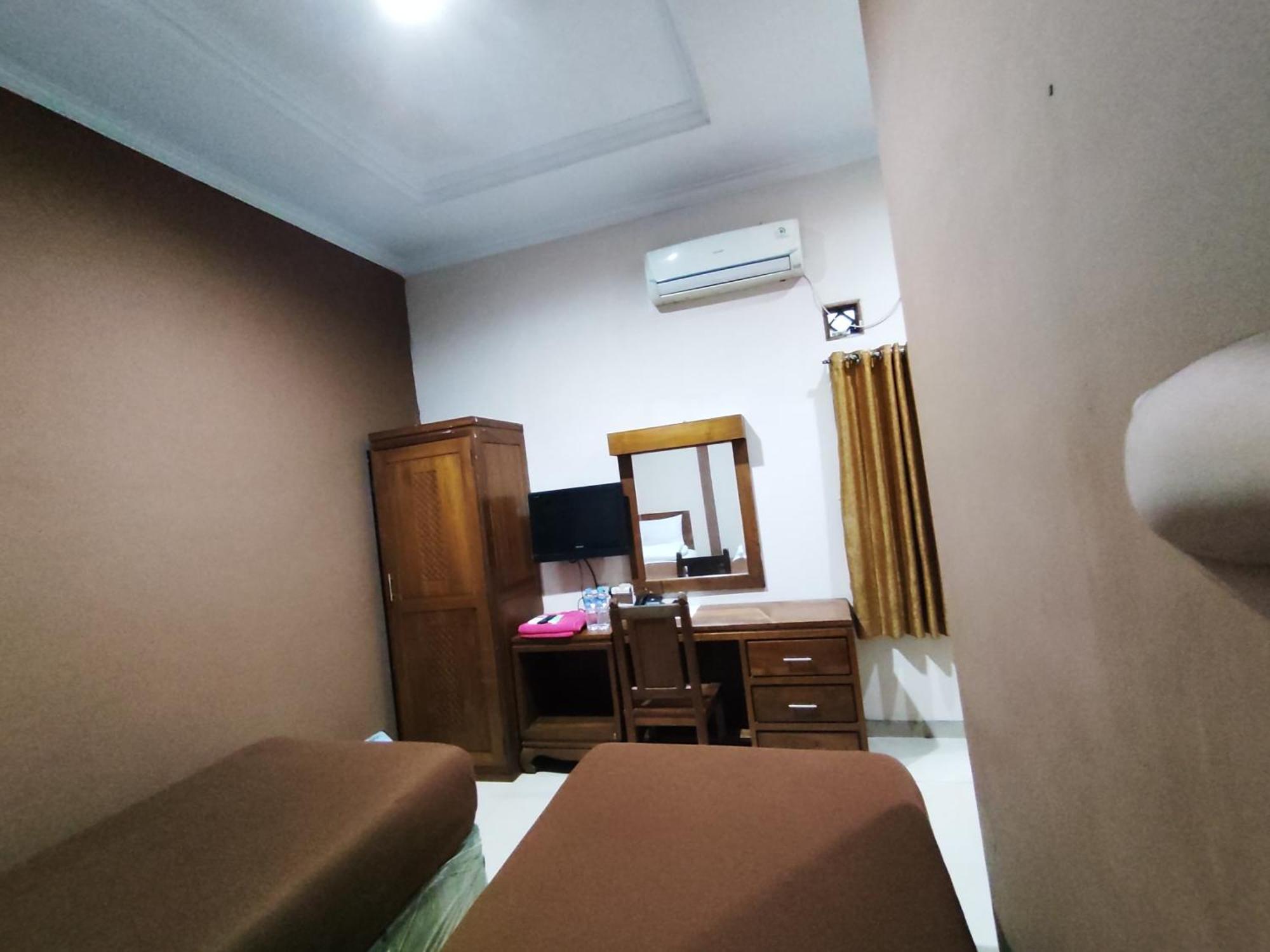 Hotel Cibening ปูร์วาการ์ตา ภายนอก รูปภาพ